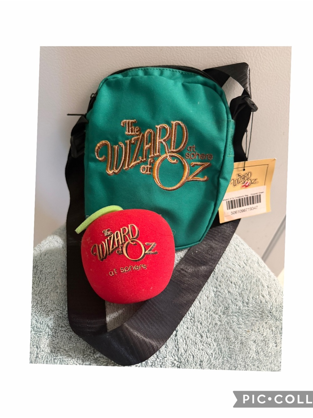 Official WIZARD OF OZ Green Crossbody Bag with SPHERE Red Apple Souvenir